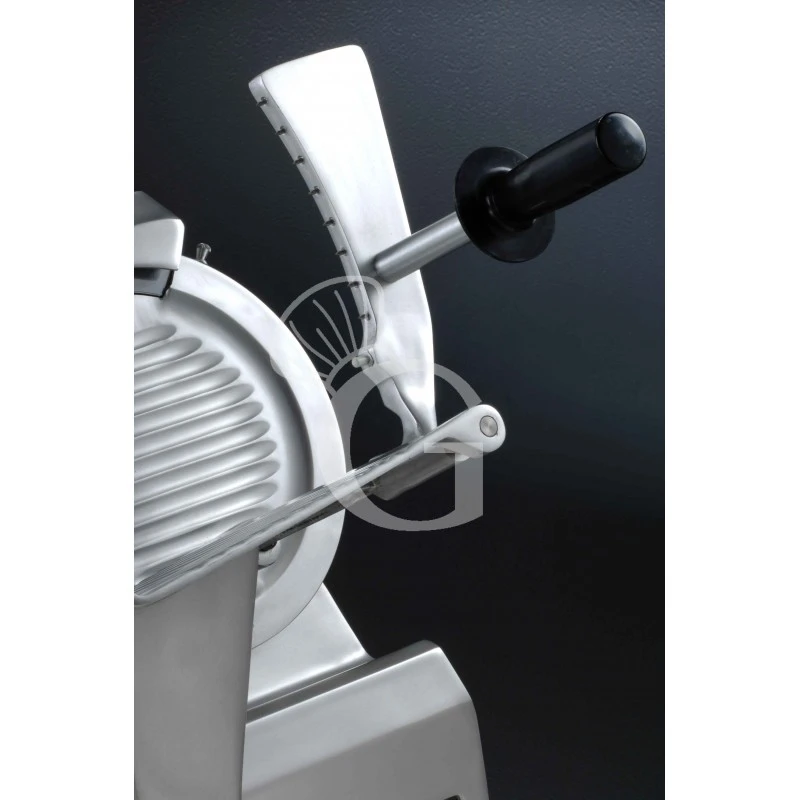 Affettatrice A Gravità In Alluminio, Lama Diametro 300 Mm, Affilatoio Fisso E Taglio Utile L 220 Mm X H 210 Mm 6 Affettatrice A Gravità In Alluminio, Lama Diametro 300 Mm, Affilatoio Fisso E Taglio Utile L 220 Mm X H 210 Mm - immagine 4