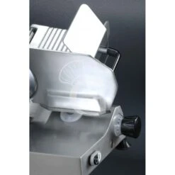 Affettatrice Automatica A Gravità In Alluminio, Lama Diametro 350 Mm, Affilatoio Fisso, Motore 0,5 Hp 9 Affettatrice Automatica A Gravità In Alluminio, Lama Diametro 350 Mm, Affilatoio Fisso, Motore 0,5 Hp -Vendite Gastrodomus affettatrice automatica a gravita in alluminio lama diametro 350 mm affilatoio fisso carrello smontabile motore 05 hp 2