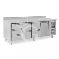 Tavolo Refrigerato 7 Cassetti 1 Porta 700 Mm -2°C/+8°C Alzatina Per Gastronomia -Vendite Gastrodomus tavolo frigo con 1 porta e 7 cassetti alzatina prof700 e temperatura 2c8c 2