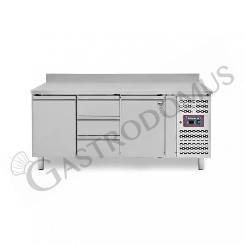 Tavolo Refrigerato 3 Cassetti 2 Porte 700 Mm -2°C/+8°C Alzatina 3 Tavolo Refrigerato 3 Cassetti 2 Porte 700 Mm -2°C/+8°C Alzatina