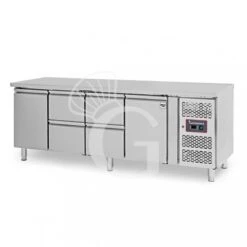 Tavolo Refrigerato 4 Cassetti 2 Porte 700 Mm -2°C/+8°C Per Gastronomia 18 Tavolo Refrigerato 4 Cassetti 2 Porte 700 Mm -2°C/+8°C Per Gastronomia -Vendite Gastrodomus tavolo frigo con 2 porte e 4 cassetti prof 700 e temperatura 2c8c 2