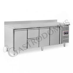 Tavolo Refrigerato 2 Cassetti 3 Porte 700 Mm -2°C/+8°C Alzatina Per Gastronomia 17 Tavolo Refrigerato 2 Cassetti 3 Porte 700 Mm -2°C/+8°C Alzatina Per Gastronomia -Vendite Gastrodomus tavolo frigo con 3 porte e 2 cassetti alzatina prof700 e temperatura 2c8c 2