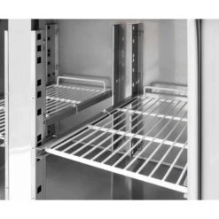 Tavolo Refrigerato 2 Cassetti 3 Porte 700 Mm -2°C/+8°C Alzatina Per Gastronomia 19 Tavolo Refrigerato 2 Cassetti 3 Porte 700 Mm -2°C/+8°C Alzatina Per Gastronomia -Vendite Gastrodomus tavolo frigo con 3 porte e 2 cassetti alzatina prof700 e temperatura 2c8c 4