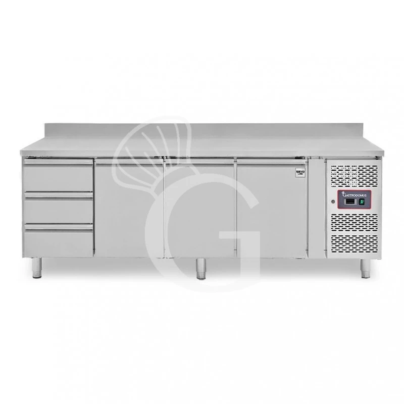 Tavolo Refrigerato 3 Cassetti 3 Porte 700 Mm -2°C/+8°C Alzatina 3 Tavolo Refrigerato 3 Cassetti 3 Porte 700 Mm -2°C/+8°C Alzatina
