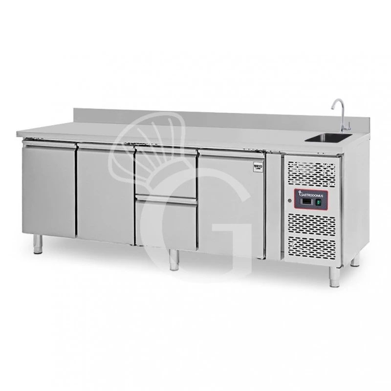 Tavolo Refrigerato 2 Cassetti 3 Porte Con Lavello E Alzatina, Prof. 700 Mm, Temp. +2°C/+8°C, Completo Di Rubinetto 3 Tavolo Refrigerato 2 Cassetti 3 Porte Con Lavello E Alzatina, Prof. 700 Mm, Temp. +2°C/+8°C, Completo Di Rubinetto