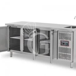 Tavolo Refrigerato 3 Porte Con Lavello,motore A Destra,Prof. 700 Mm,temp +2°C/+8°C, Completo Di Rubinetto Classe Energetica B -Vendite Gastrodomus tavolo refrigerato 2 porte gn 11 prof700 tn 16