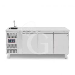 Tavolo Refrigerato 3 Porte Con Lavello,motore A Sinistra,Prof. 700 Mm,temp +2°C/+8°C, Completo Di Rubinetto Classe Energetica B -Vendite Gastrodomus tavolo refrigerato 2 porte gn 11 prof700 tn 26
