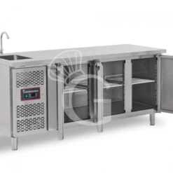 Tavolo Refrigerato 3 Porte Con Lavello,motore A Sinistra,Prof. 700 Mm,temp +2°C/+8°C, Completo Di Rubinetto Classe Energetica B -Vendite Gastrodomus tavolo refrigerato 2 porte gn 11 prof700 tn 28