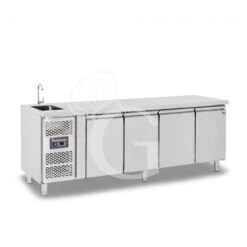 Tavolo Refrigerato 4 Porte Con Lavello,motore A Sinistra,Prof. 700 Mm,temp +2°C/+8°C, Completo Di Rubinetto Classe Energetica B -Vendite Gastrodomus tavolo refrigerato 2 porte gn 11 prof700 tn 3