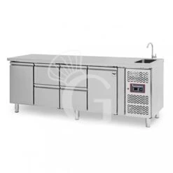 Tavolo Refrigerato 4 Cassetti 2 Porte Con Lavello, Prof. 700 Mm, Temp. +2°C/+8°C, Completo Di Rubinetto