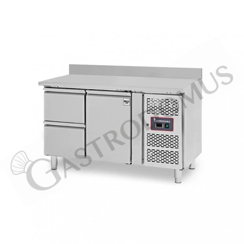 Tavolo Refrigerato 2 Cassetti 1 Porta 700 Mm -2°C/+8°C Con Alzatina 3 Tavolo Refrigerato 2 Cassetti 1 Porta 700 Mm -2°C/+8°C Con Alzatina