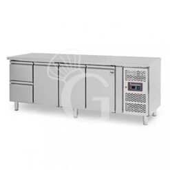 Tavolo Refrigerato 2 Cassetti 3 Porte 700 Mm -2°C/+8°C Per Gastronomia 17 Tavolo Refrigerato 2 Cassetti 3 Porte 700 Mm -2°C/+8°C Per Gastronomia -Vendite Gastrodomus tavolo refrigerato con 3 porte e 2 cassetti prof 700 e temperatura 2c8c 2